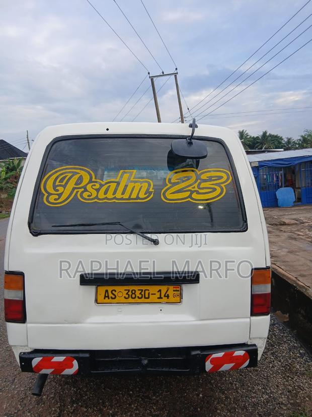 Nissan Caravan 2003 White