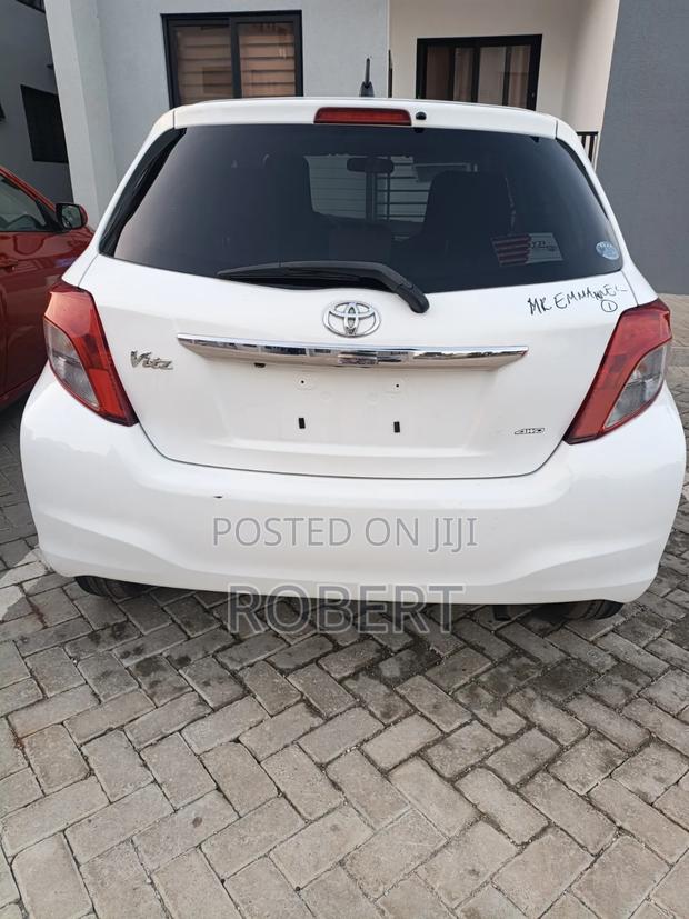 Toyota Vitz 1.3 FWD 5dr 2013 White