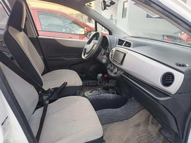 Toyota Vitz 1.3 FWD 5dr 2013 White
