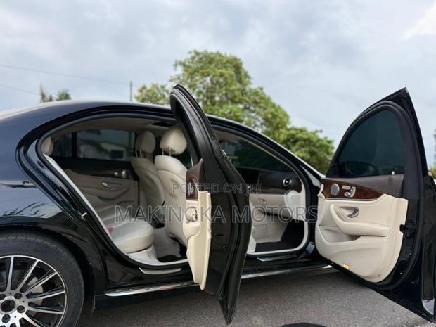 Mercedes-Benz E300 4Matic AWD Sedan (2.0L 4cyl 9A) 2017 Black