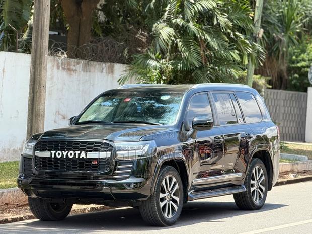 Toyota Land Cruiser 4.0 V6 GXR 2018 Black
