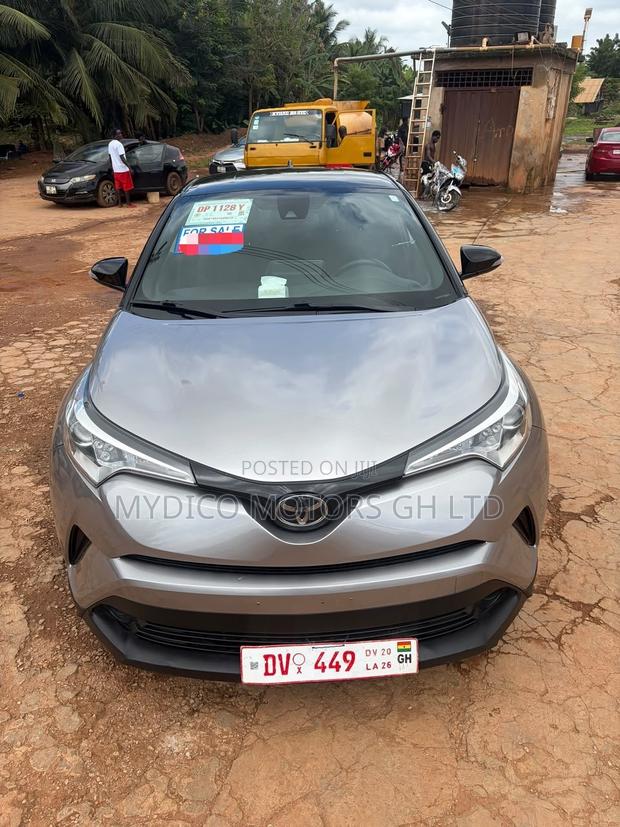 Toyota C-HR LE FWD 2019 Silver