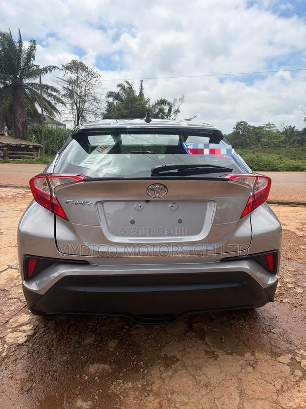 Toyota C-HR LE FWD 2019 Silver
