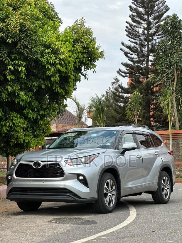 Toyota Highlander XLE AWD 2023 Silver