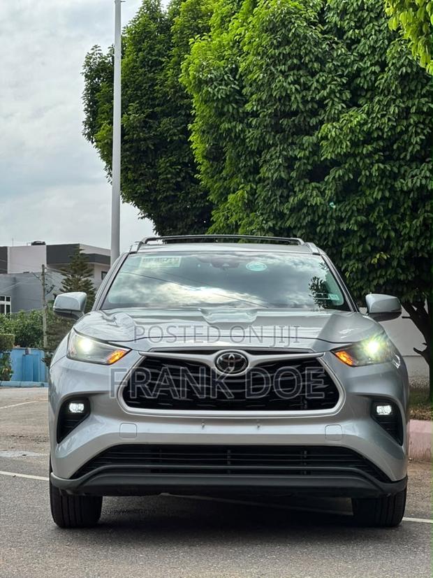 Toyota Highlander XLE AWD 2023 Silver