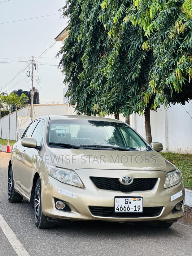 Toyota Corolla LE 4dr Sedan (1.8L 4cyl 4A) 2010 Gold