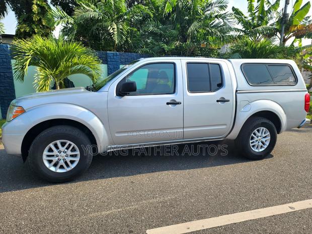 Nissan Frontier SL 4x4 Crew Cab 6 ft. box 139.9 in. WB 2016 Gray