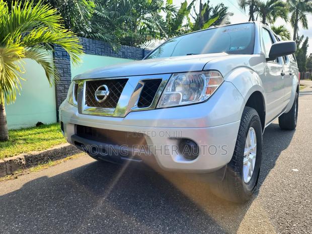 Nissan Frontier SL 4x4 Crew Cab 6 ft. box 139.9 in. WB 2016 Gray