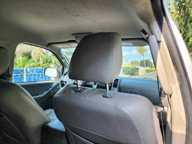 Nissan Frontier SL 4x4 Crew Cab 6 ft. box 139.9 in. WB 2016 Gray