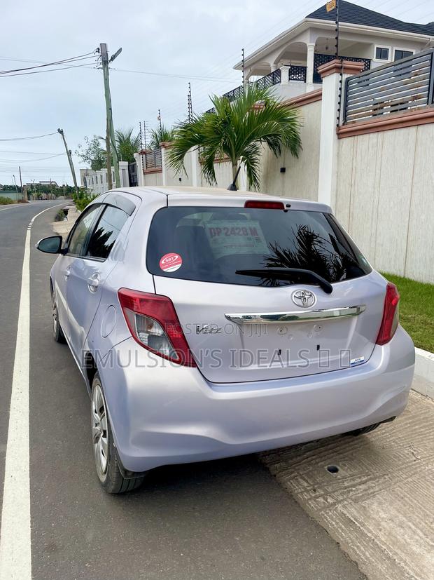 Toyota Vitz 2014 Silver
