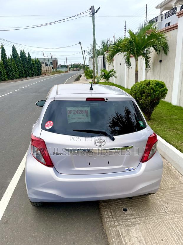 Toyota Vitz 2014 Silver