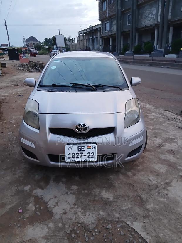 Toyota Vitz 1.3 FWD 5dr 2010 Silver
