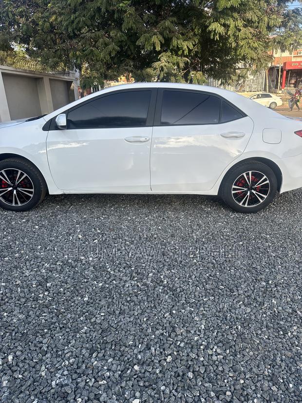 Toyota Corolla 2018 White