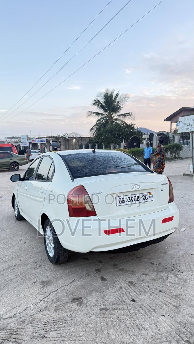 Hyundai Accent 2010 Off white