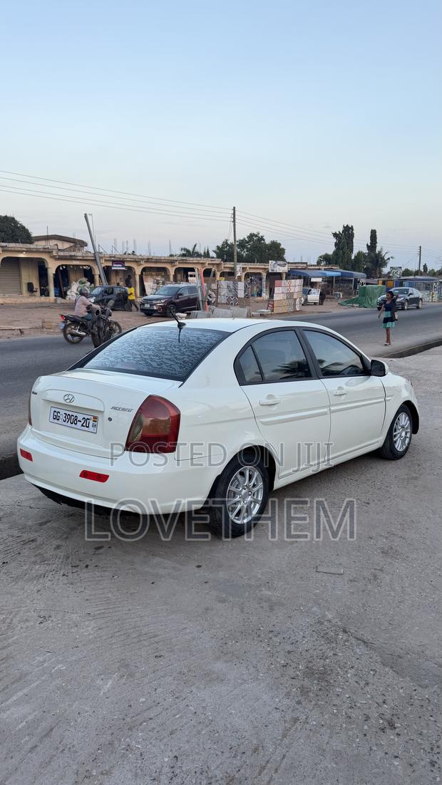 Hyundai Accent 2010 Off white