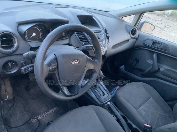 Ford Fiesta SE 4dr Sedan (1.6L 4cyl 5M) 2015 Silver