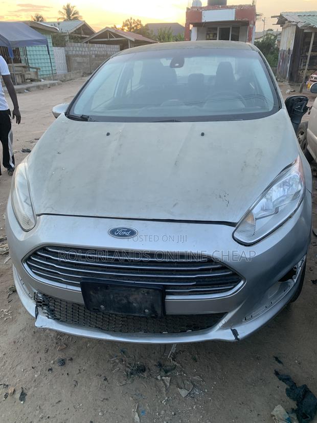 Ford Fiesta SE 4dr Sedan (1.6L 4cyl 5M) 2015 Silver