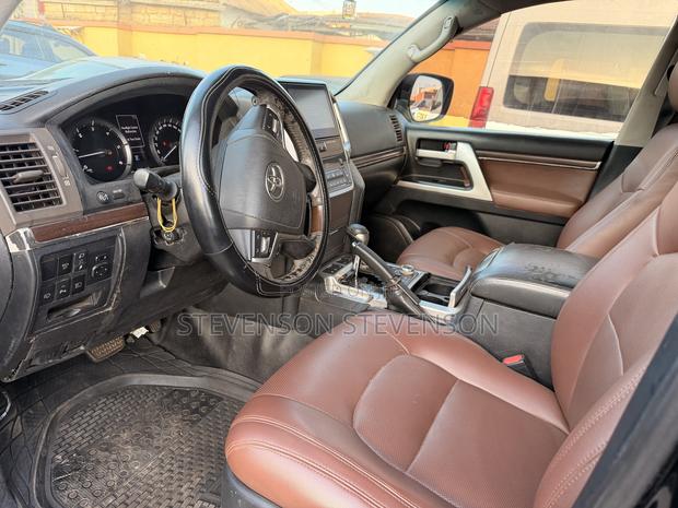 Toyota Land Cruiser 4.5 V8 VXR 2019 White