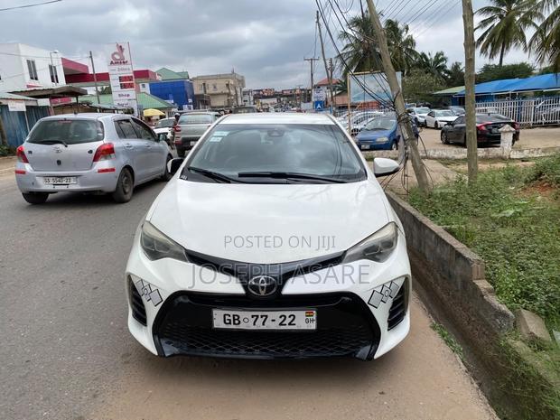 Toyota Corolla 2018 White