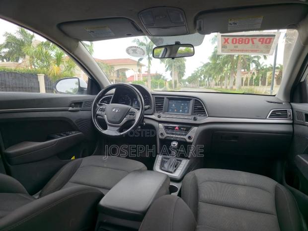 Hyundai Elantra 2017 White