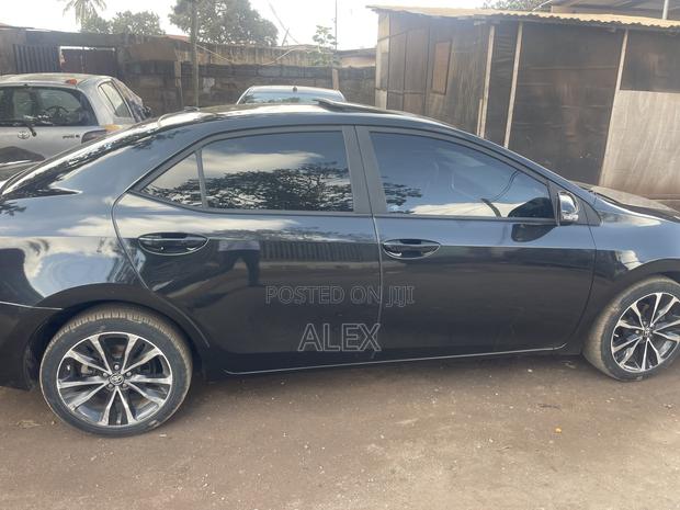 Toyota Corolla XSE 4dr Sedan (1.8L 4cyl CVT) 2017 Black