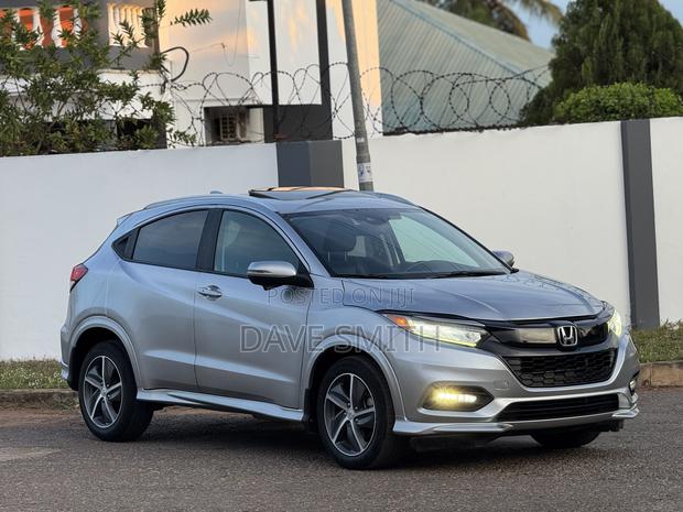 Honda HR-V Touring AWD 2019 Silver