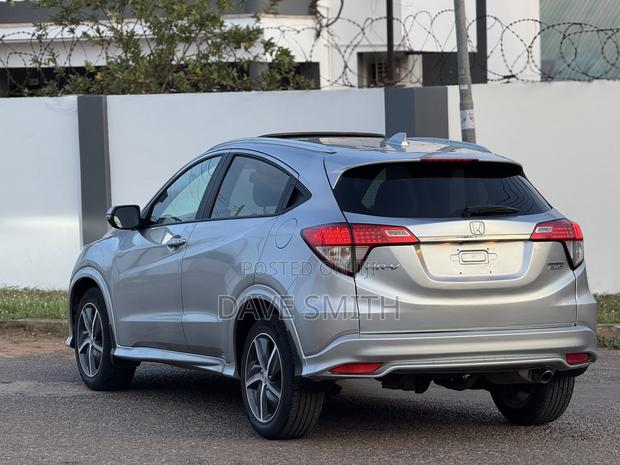 Honda HR-V Touring AWD 2019 Silver