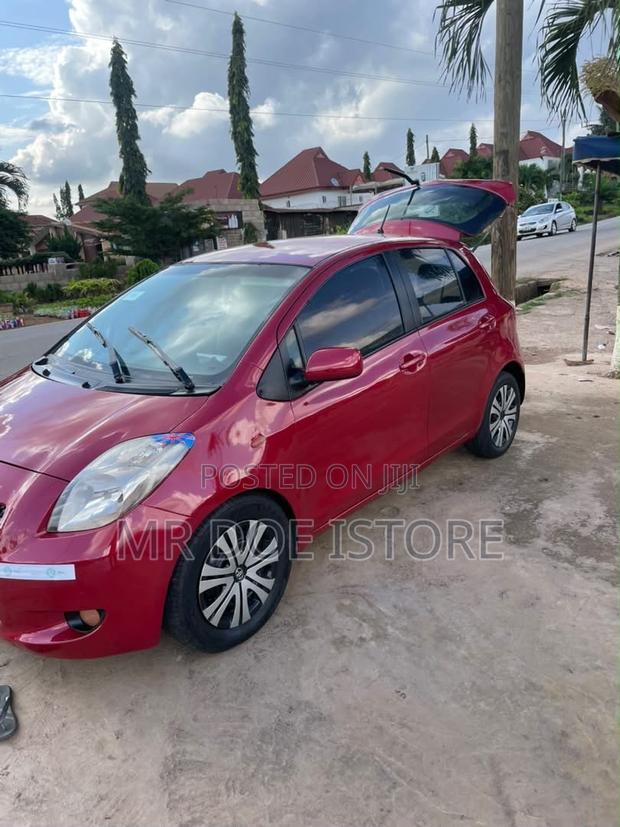 Toyota Vitz 1.3 FWD 5dr 2010 Red