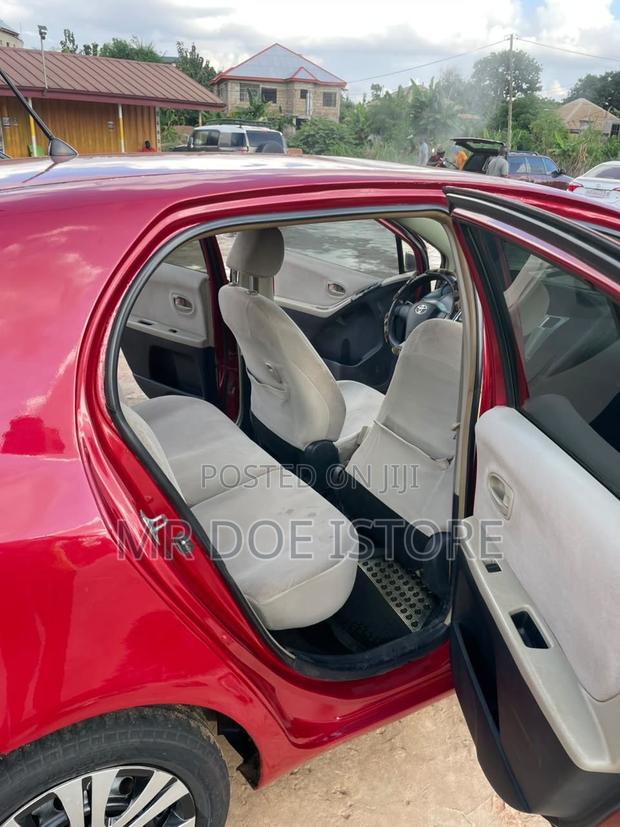 Toyota Vitz 1.3 FWD 5dr 2010 Red