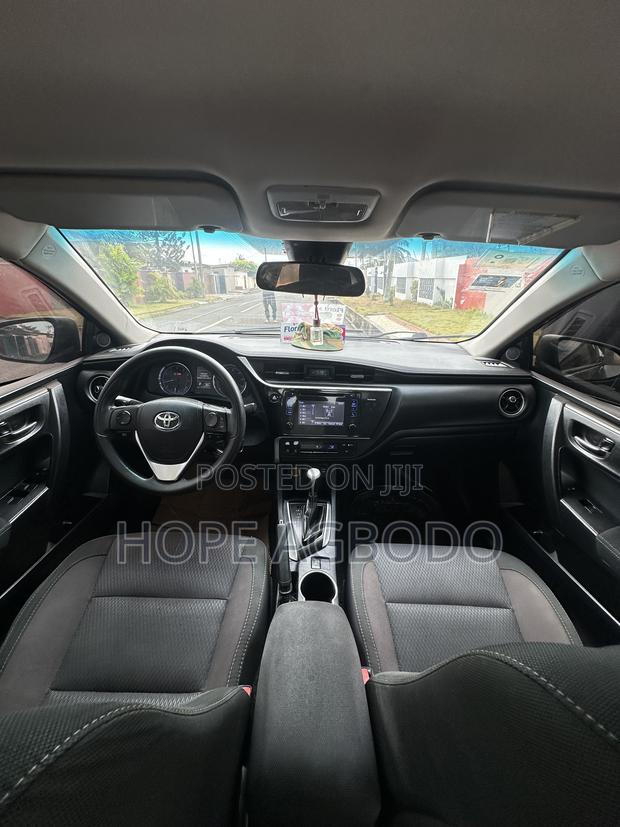 Toyota Corolla LE ECO w/Package 1 4dr Sedan (1.8L 4cyl CVT) 2017 Gray
