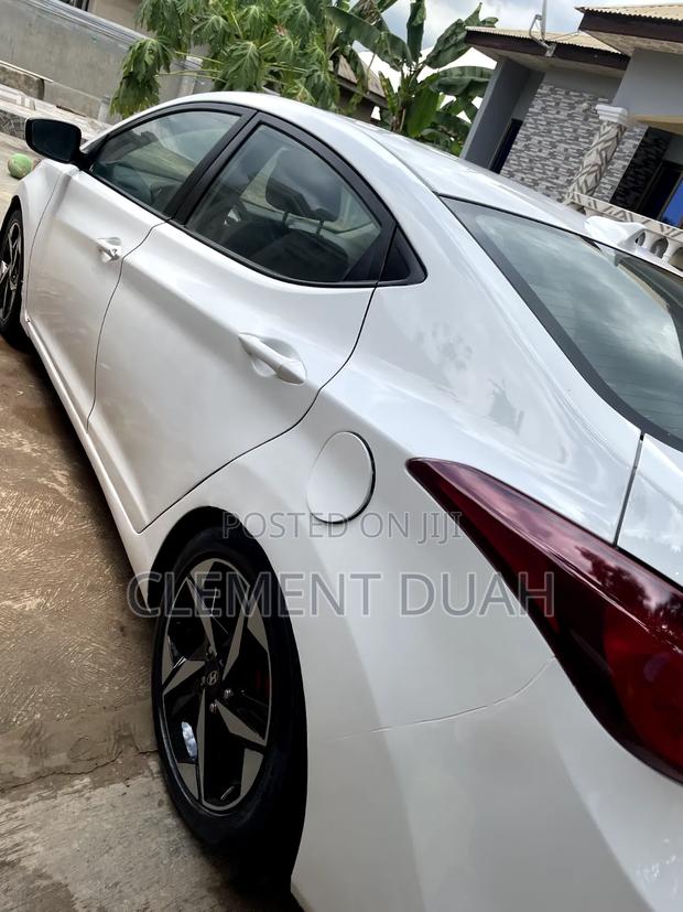 Hyundai Elantra SE Sedan FWD (1.8L 4cyl 6A) 2016 White