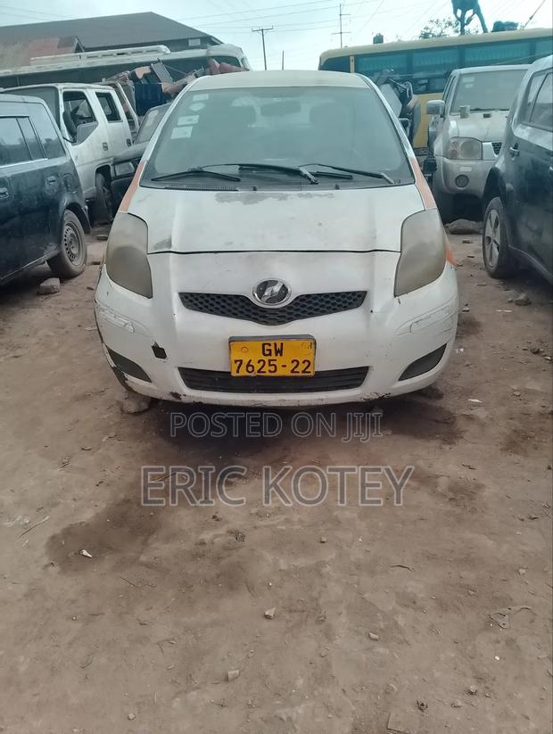 Toyota Vitz 2010 White