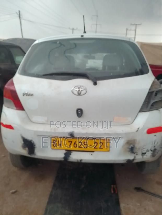 Toyota Vitz 2010 White