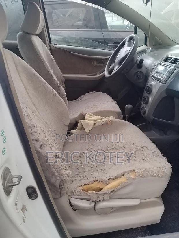 Toyota Vitz 2010 White