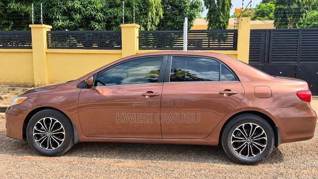 Toyota Corolla LE Special Edition 4dr Sedan (1.8L 4cyl 4A) 2013 Brown