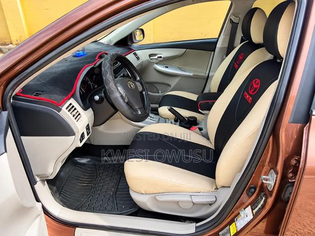 Toyota Corolla LE Special Edition 4dr Sedan (1.8L 4cyl 4A) 2013 Brown