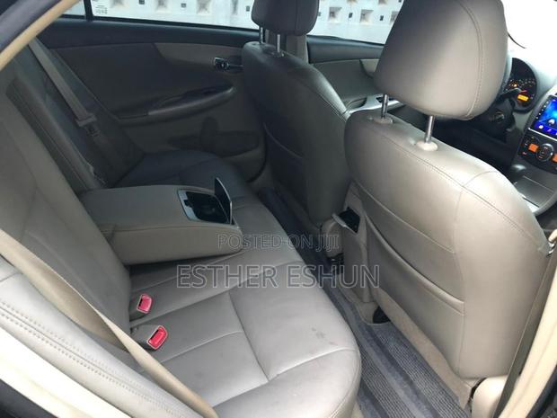 Toyota Corolla 2010 Black