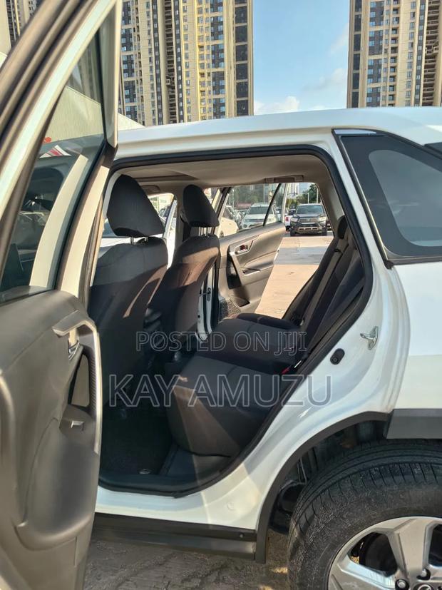 Toyota RAV4 XLE Premium 2021 White