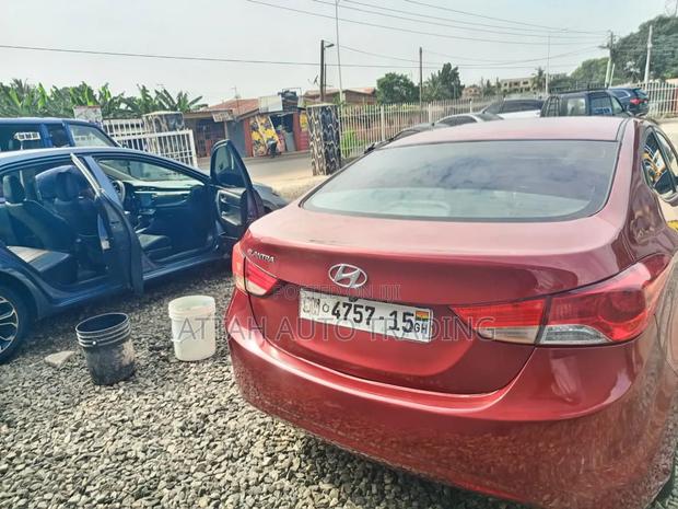 Hyundai Elantra 2015 Red