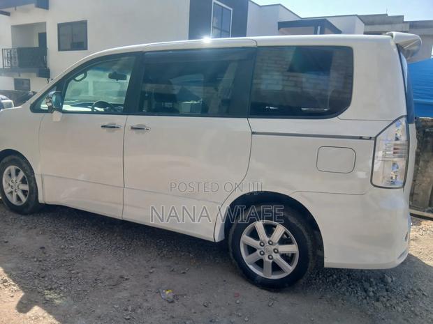 Toyota Voxy 2013 White