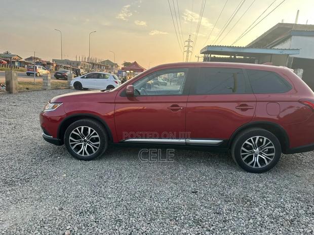 Mitsubishi Outlander PHEV 2018 Red