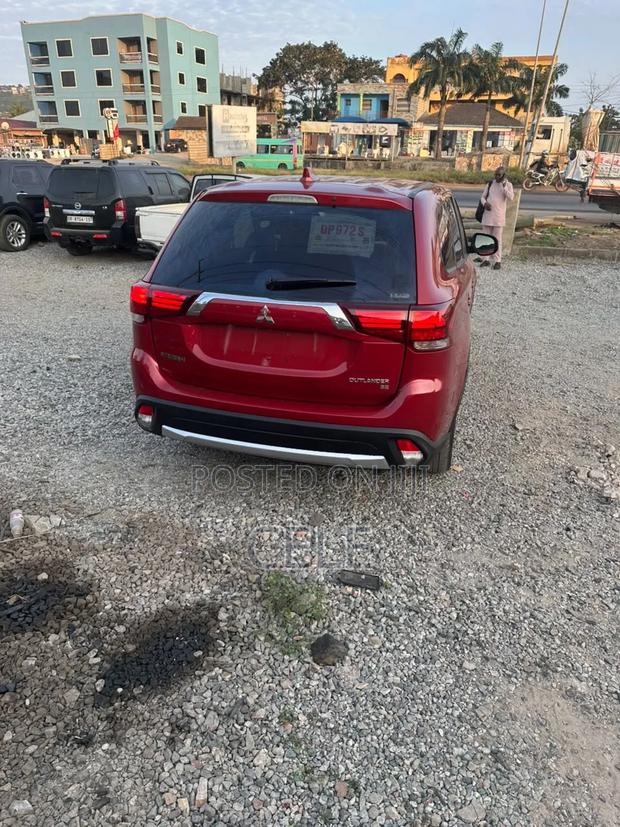 Mitsubishi Outlander PHEV 2018 Red