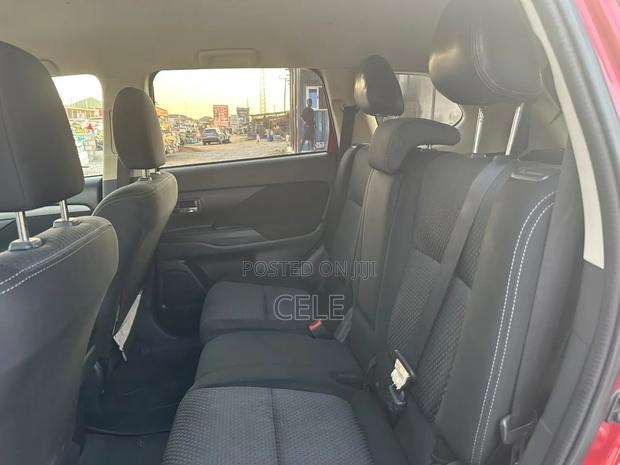 Mitsubishi Outlander PHEV 2018 Red