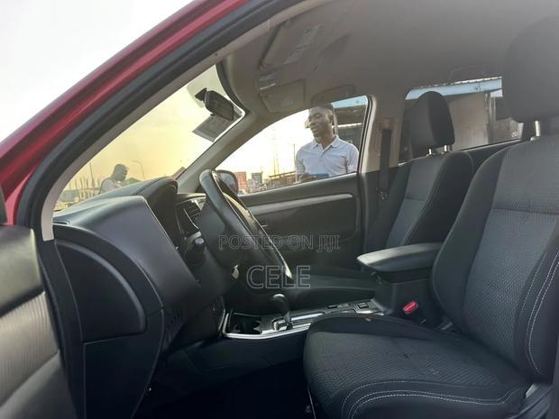 Mitsubishi Outlander PHEV 2018 Red