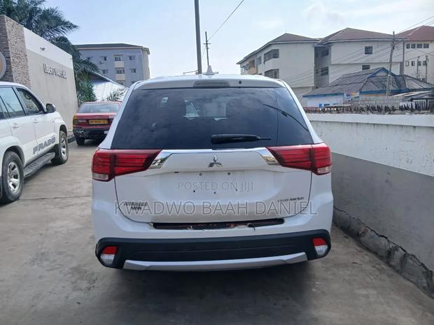 Mitsubishi Outlander 2010 White
