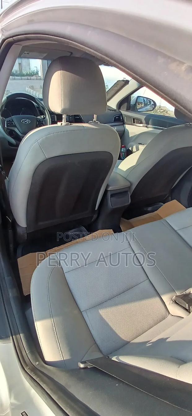 Hyundai Elantra ECO Sedan FWD (1.4L 4cyl 7A) 2017 Silver