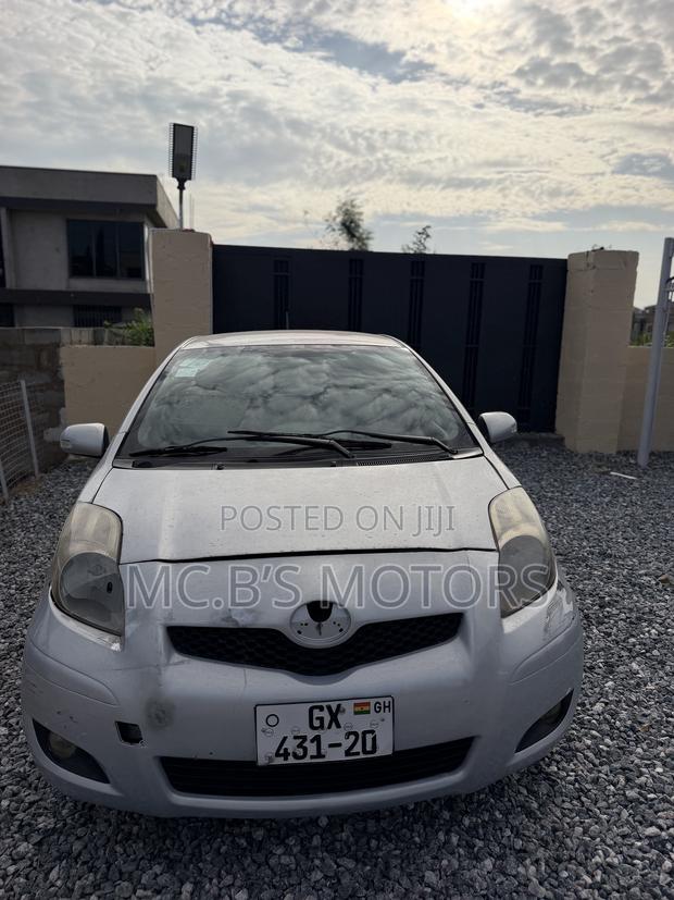 Toyota Vitz 1.0 FWD 3dr 2010 Silver