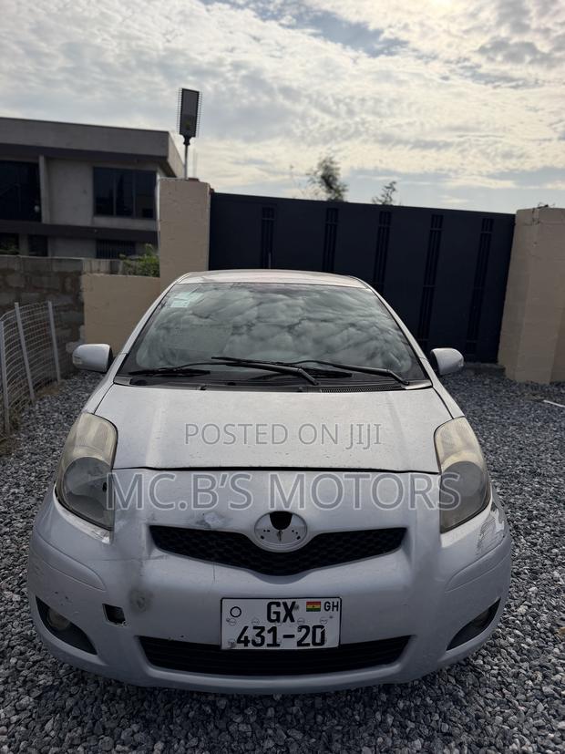 Toyota Vitz 1.0 FWD 3dr 2010 Silver