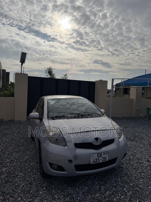 Toyota Vitz 1.0 FWD 3dr 2010 Silver