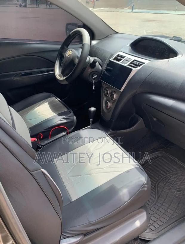Toyota Yaris 2010 Black